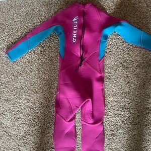 O’Neil girls wet suit! Barely used. Size XS which is a 4.